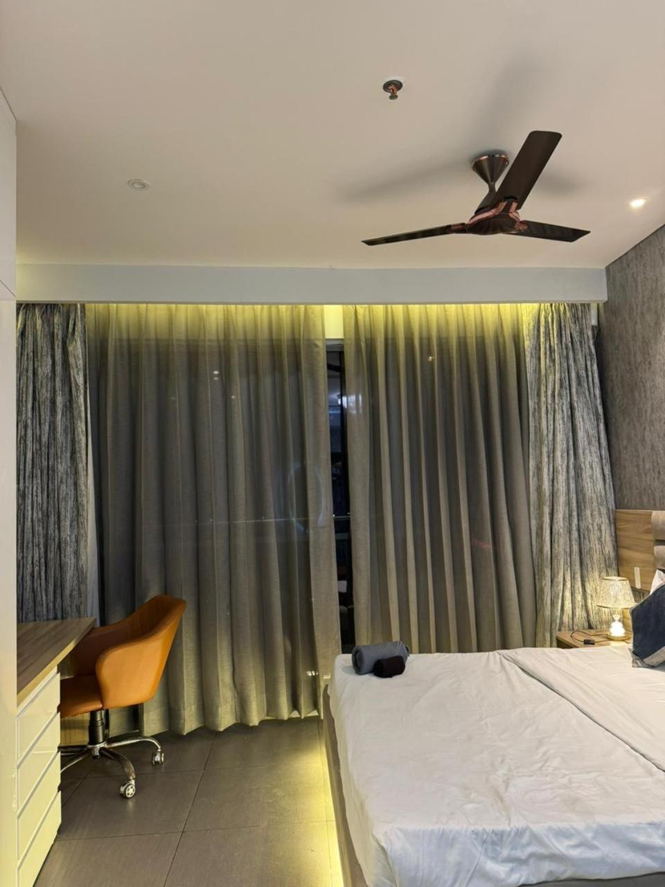 Supernova Noida Bed & Breakfast *