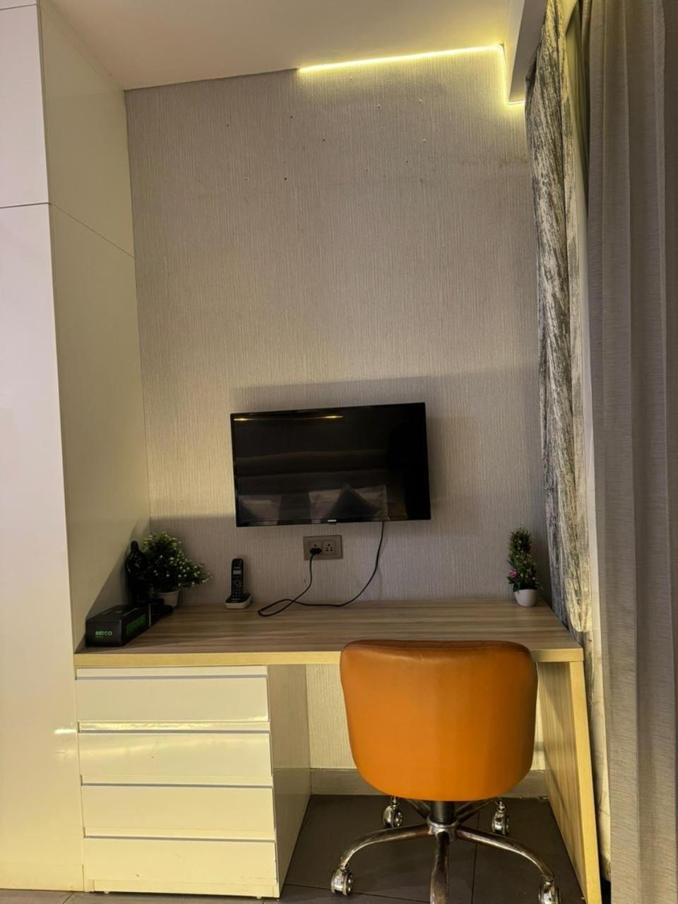 Supernova Noida Bed & Breakfast